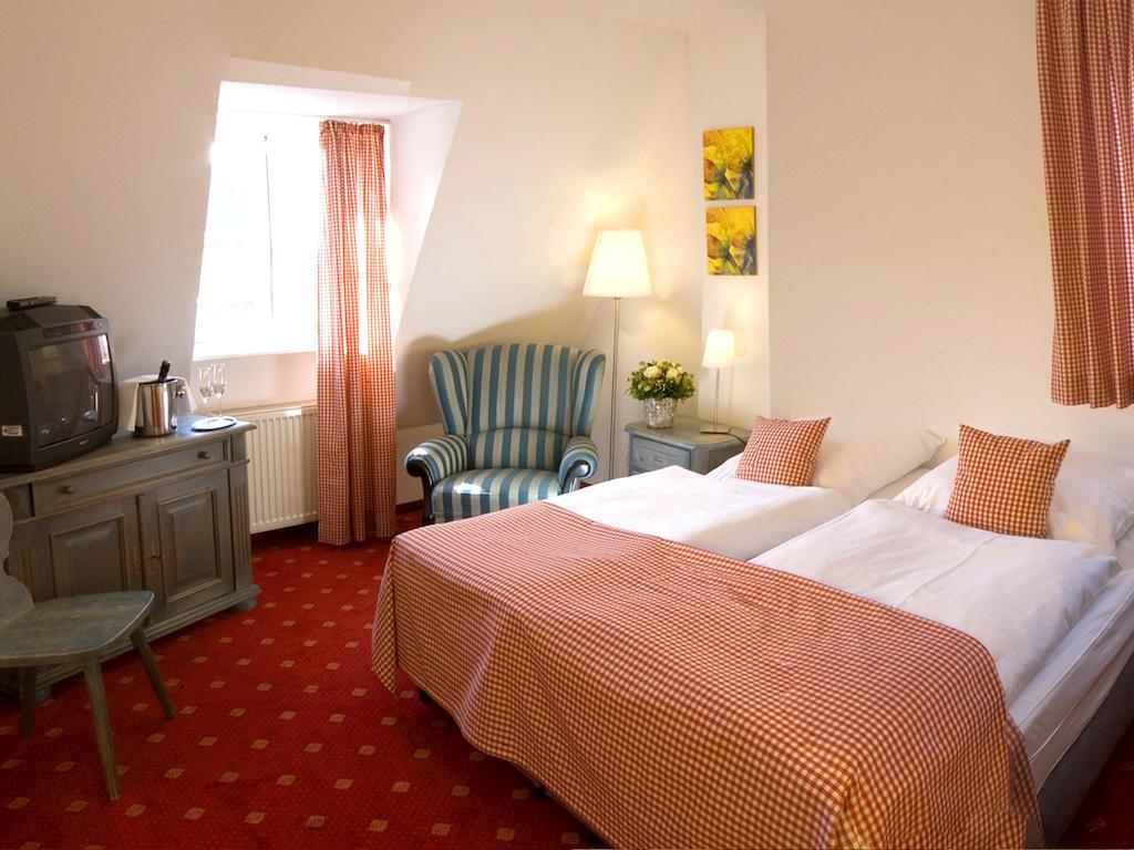 Landgasthof Und Hotel Weisser Loewe Eckental Quarto foto