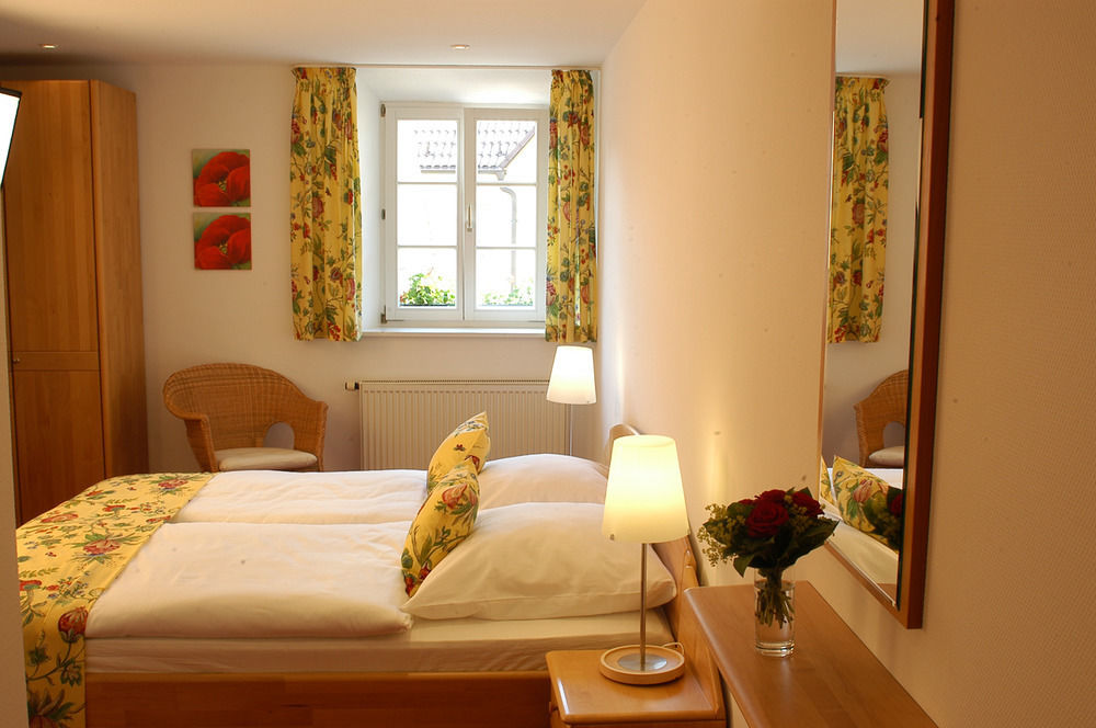 Landgasthof Und Hotel Weisser Loewe Eckental Exterior foto