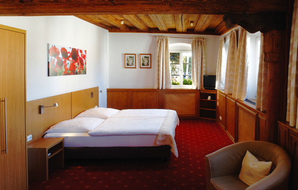 Landgasthof Und Hotel Weisser Loewe Eckental Exterior foto